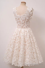 Chic A-line Short Lace Homecoming Dresses