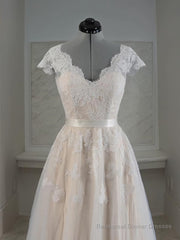 A-Line/Princess V-neck Floor-Length Lace Wedding Dresses With Appliques Lace