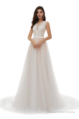 Champagne Tulle Scoop Neck Lace Appliques Beading Wedding Dresses