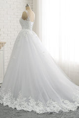 Classic Round neck Lace appliques White Princess Wedding Dress