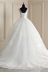 Classic White V neck Sleeveless Ball Gown Lace Wedding Dress