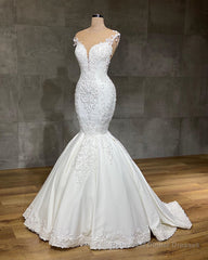 Exquisite Long Lace V-neck Sleeveless Mermaid Wedding Dresses