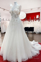 Long A-line Tulle Sleevless Ruffles Jewel Wedding Dress With Lace Appliques