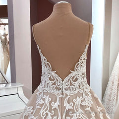 Long A-Line V-neck Spaghetti Straps Backless Appliques Lace Tulle Wedding Dress