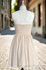 Lovely Short Chiffon Strapless Bridesmaid Dresses Sweetheart Homecoming Dress