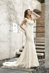 Mermaid Ivory V neck Lace Wedding Dresses with Ruffless Train