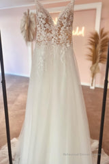 Modern Sweetheart Long V-Neck Sleeveless Lace Wedding Dresses Online