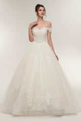 Off-shoulder Sweetheart A-line Lace-up Floor Length Lace Appliques Wedding Dresses