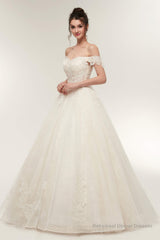 Off-shoulder Sweetheart A-line Lace-up Floor Length Lace Appliques Wedding Dresses