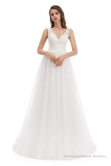 Tulle V-neck Appliques Wedding Dresses