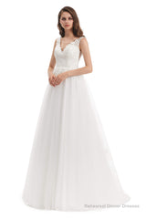 Tulle V-neck Appliques Wedding Dresses