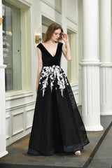 V Neck A-Line Tulle Floor Length Black Prom Dresses with Appliques