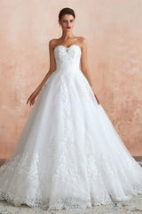 White Ball Gown Tulle Lace Appliques Sweetheart Sequins Wedding Dresses