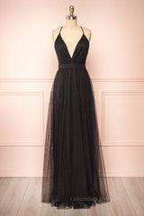 Bridesmaid Dresses Dark, Black Plunging V Neck Crossed Back A-line Tulle Long Prom Dress